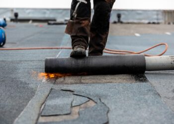 Emergency Flat Roof Repair in Arizona: Signs You Need Help